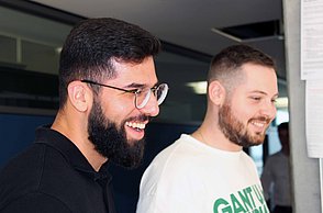 Studierende des Wirtschaftsingenieurwesens entwickelten eine Miniatur-Rennbahn, diese sollte nicht nur stabil sein, gut aussehen und Spaß machen, sondern darüber hinaus kosteneffizient und modular im Aufbau konstruiert werden. 