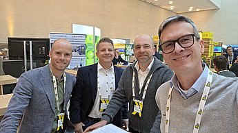 Marco Rudolf, Dr. Claus Lang-Koetz, Dr. Tobias Viere, Dr. Juliano Araujo an einem Tisch stehend beim KONGRESS BW