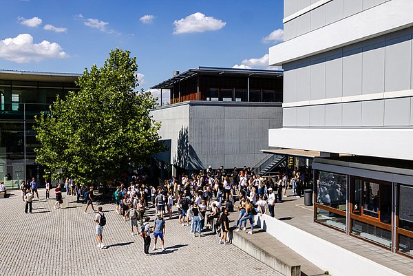 Blick auf den Campus Tiefenbronner Straße 65