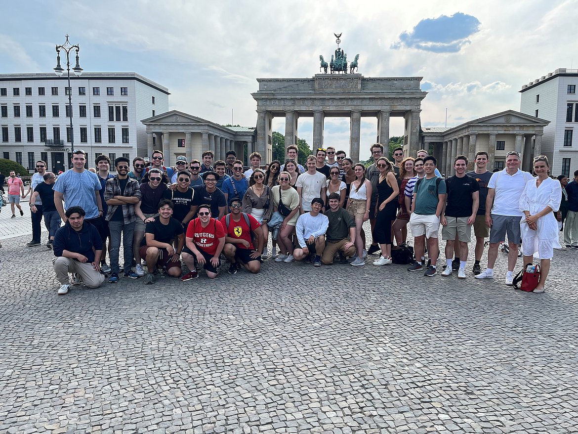Auf Exkursion in der Hauptstadt: Im Rahmen der EMIG Summer School konnten in diesem Jahr 38 angehende Ingenieurinnen und Ingenieure der Pennsylvania State University, der Lehigh University, der University of Massachusetts Lowell, sowie der Rutgers University an der Fakultät für Technik begrüßt werden.