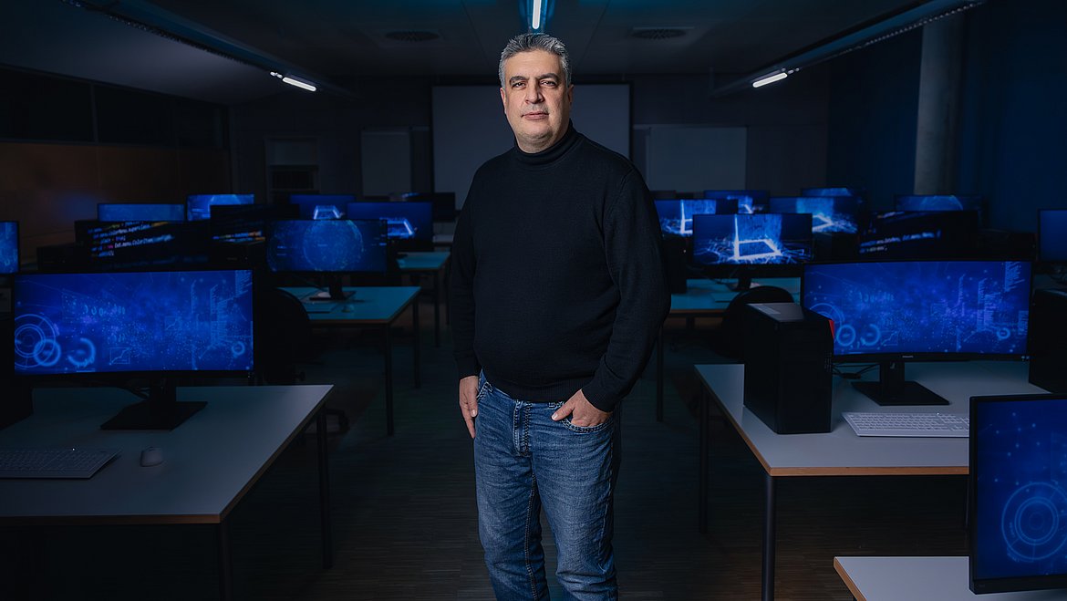 Prof. Dr. Raphael Volz