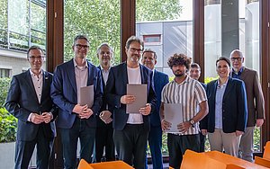 Gruppenfoto von allen Ausgezeichneten Forschern und en Laudatoren des REA.