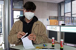 Brücken bauen zwischen den Vorlesungen: Felix Thomma studiert "Wirtschaftsingenieurwesen/Innovation und Design" - und nahm an der "WI baut Brücken"-Challenge teil.